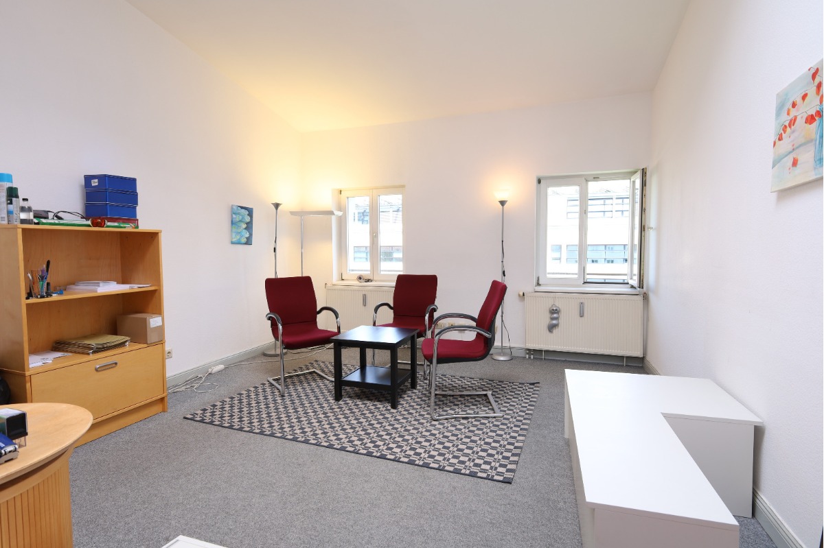 Zentrale Büroetage im Dachgeschoss – vielseitig nutzbar, gepflegt, 10963 Berlin, Bürofläche